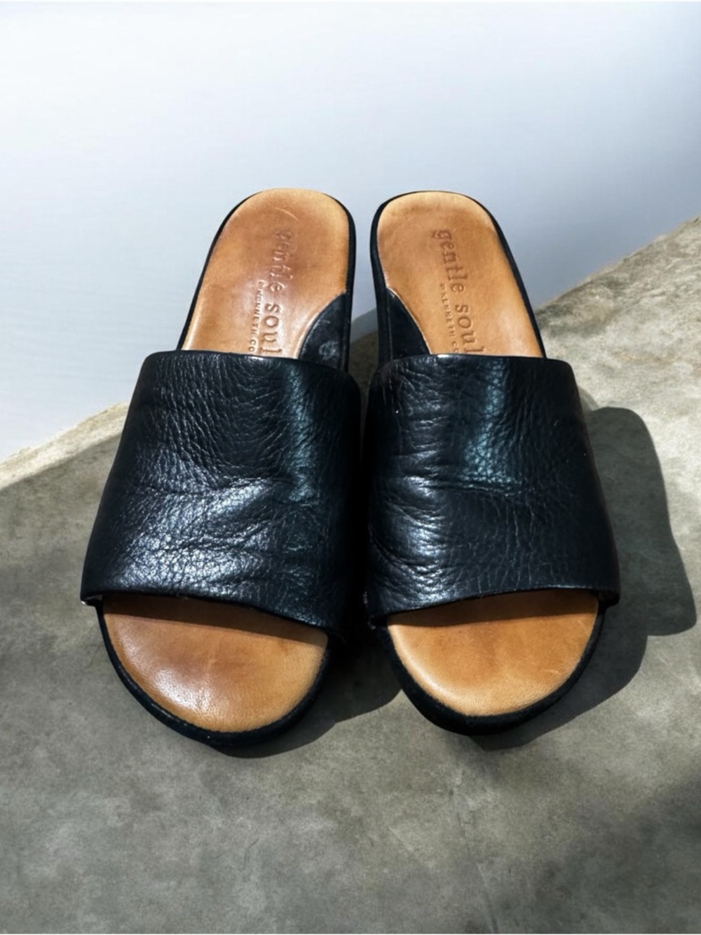 Gentle Souls by Kenneth Cole Black Leather Slide Sandals · Women’s 6M ·